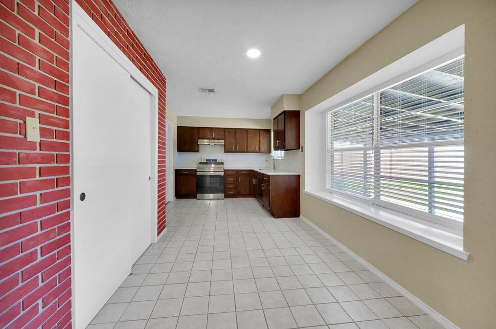 11506 Bellfort Ave, Houston TX  77033-5303 exterior