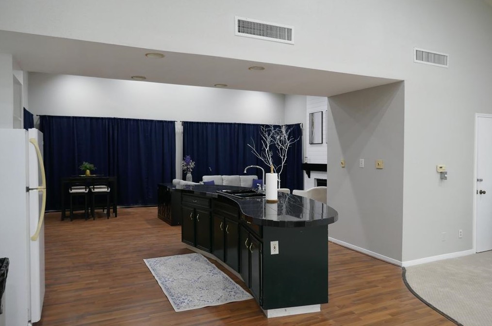 2100 Tanglewilde St, Houston TX  77063-1209 exterior