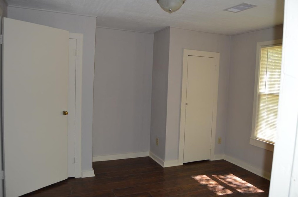 110 Cedar St, Highlands, TX 77562