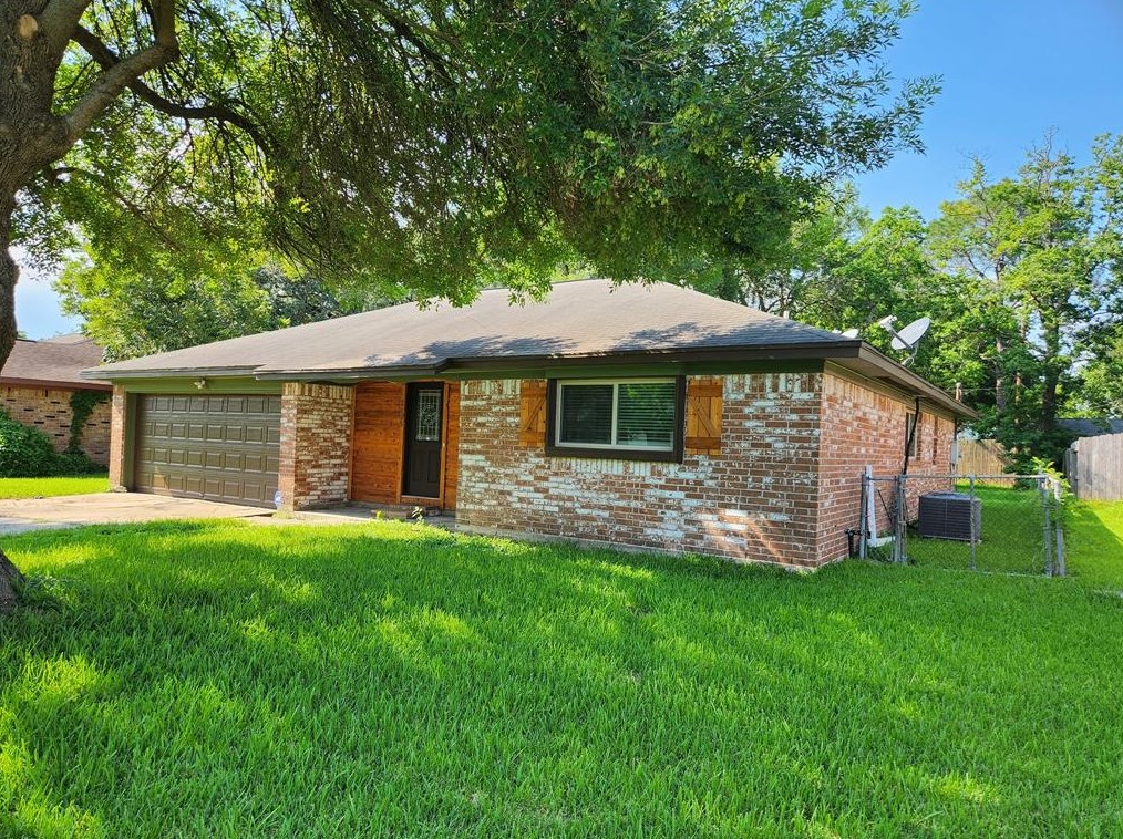 2006 Redwood St, Kemah, TX 77565