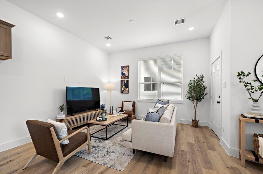 1586 Tidwell Rd, Houston TX  77091-5560 exterior