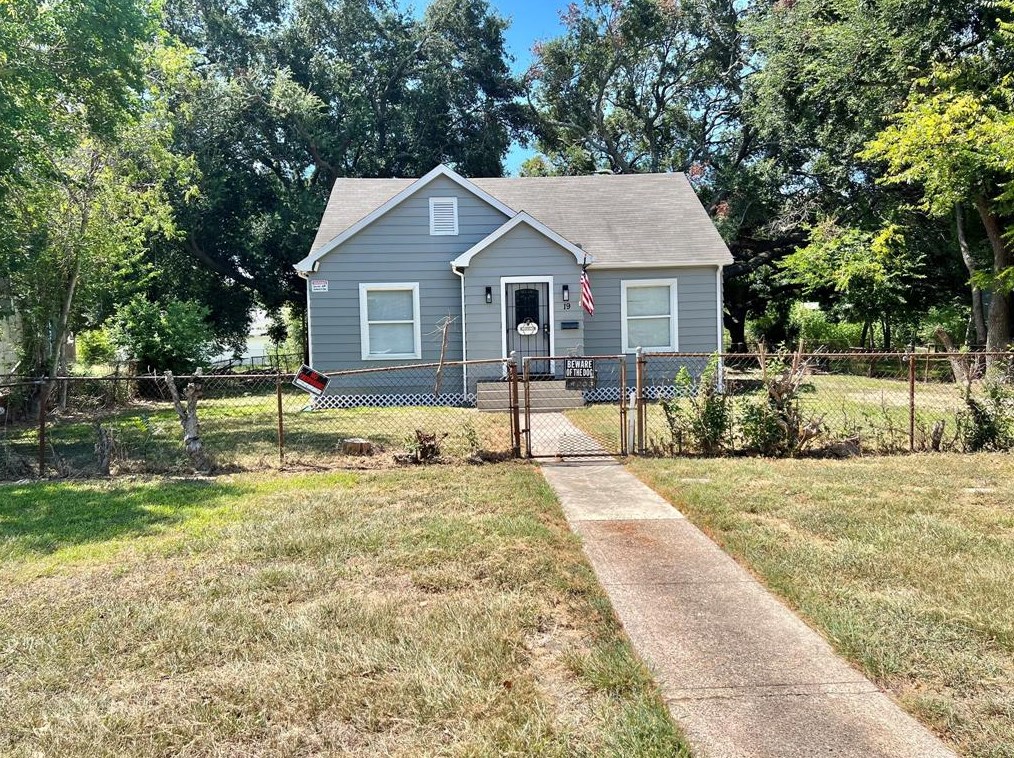 19 4th Ave N, Texas City, TX 77590