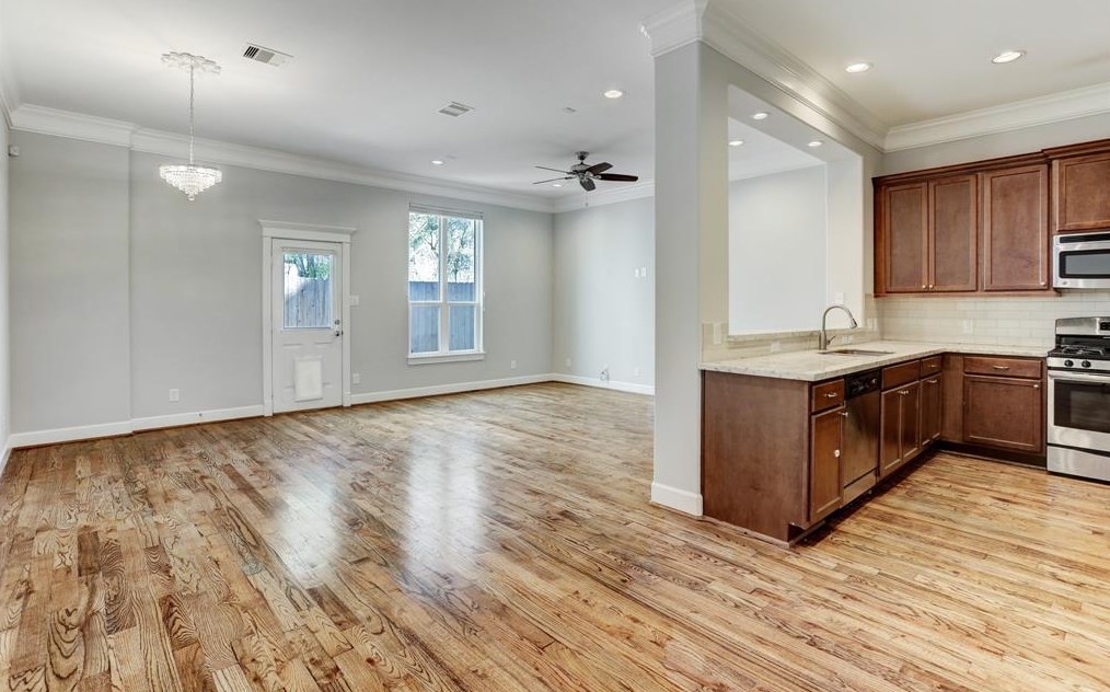 913 19th St, Houston, TX 77008-3302