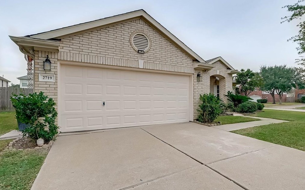 2719 Willow Springs Ln, Sugar Land, TX 77479-8850