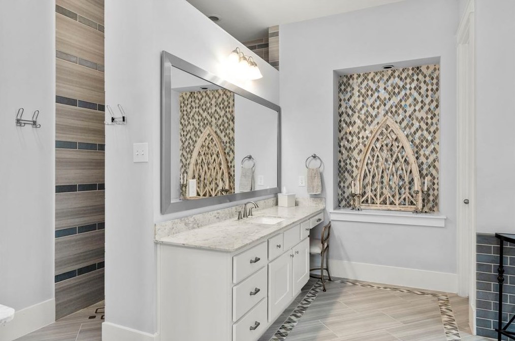 1819 Libbey Dr, Houston TX  77018-3026 exterior