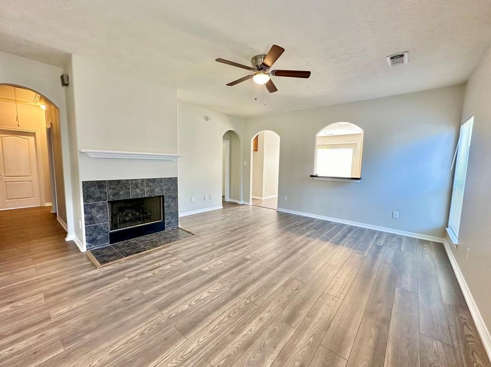 2317 Perkins Crossing Dr, Conroe, TX 77304-6813