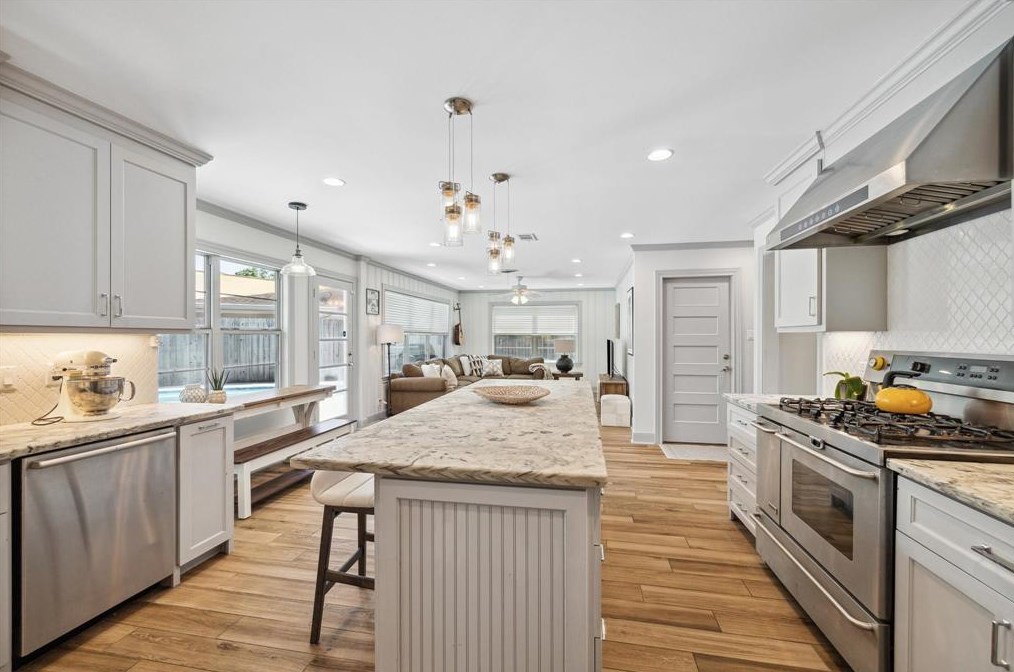 2903 Fairhope St, Houston TX 77025-3228 exterior