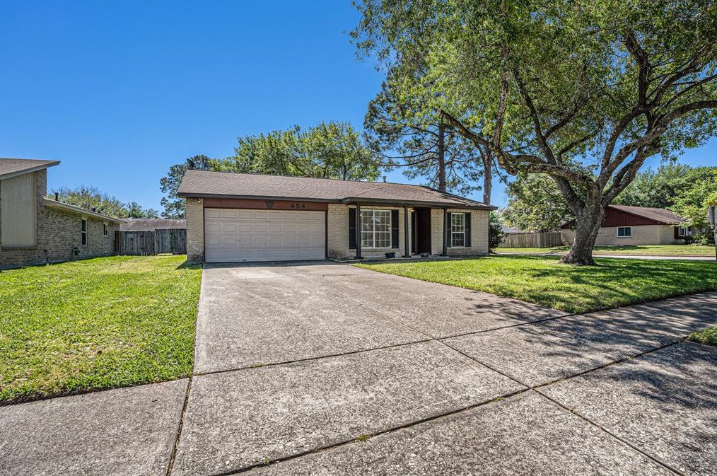 454 Buoy Rd, Houston TX  77598-2505 exterior