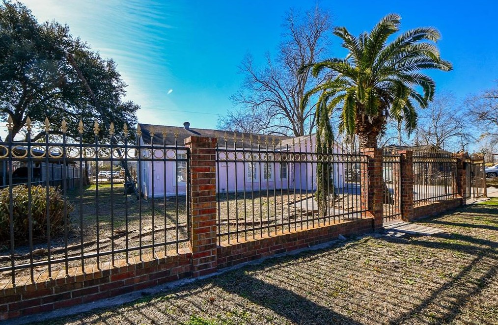 706 Zola Rd, Houston, TX 77076
