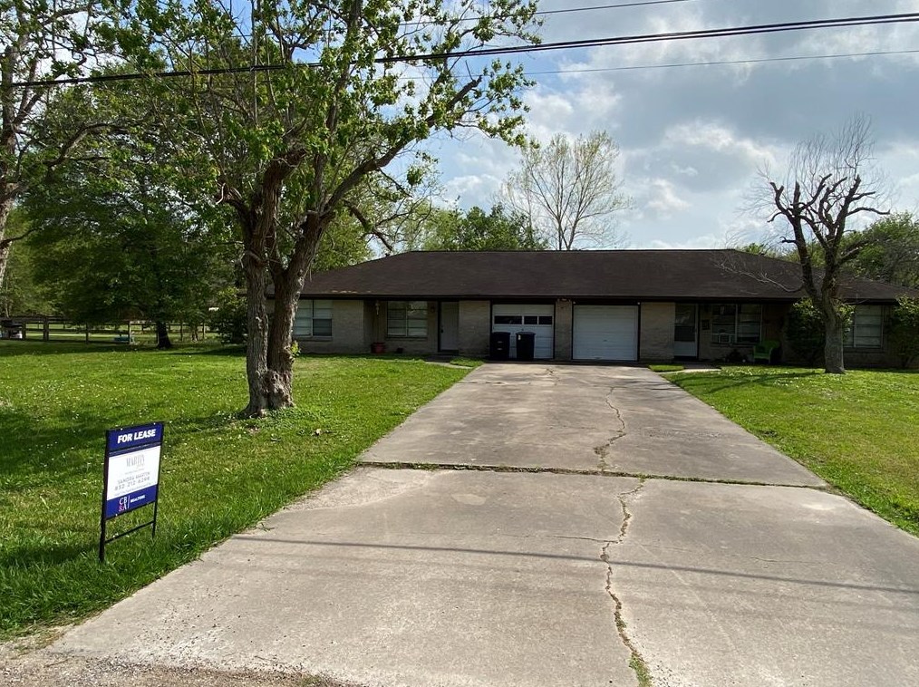 2389 W Dumble St #a, Alvin, TX 77511