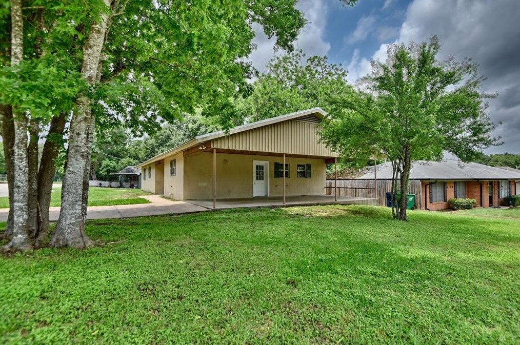 1406 S Jackson St, Brenham, TX 77833