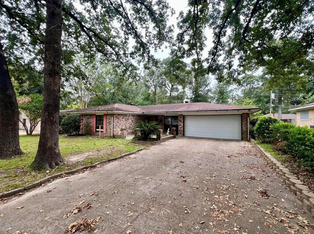 207 White Oak St, Livingston, TX 77351