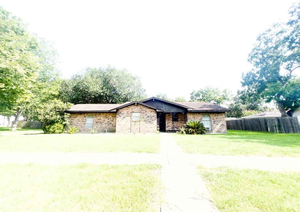 13515 Oakwood Ln, Sugar Land, TX 77498-2338