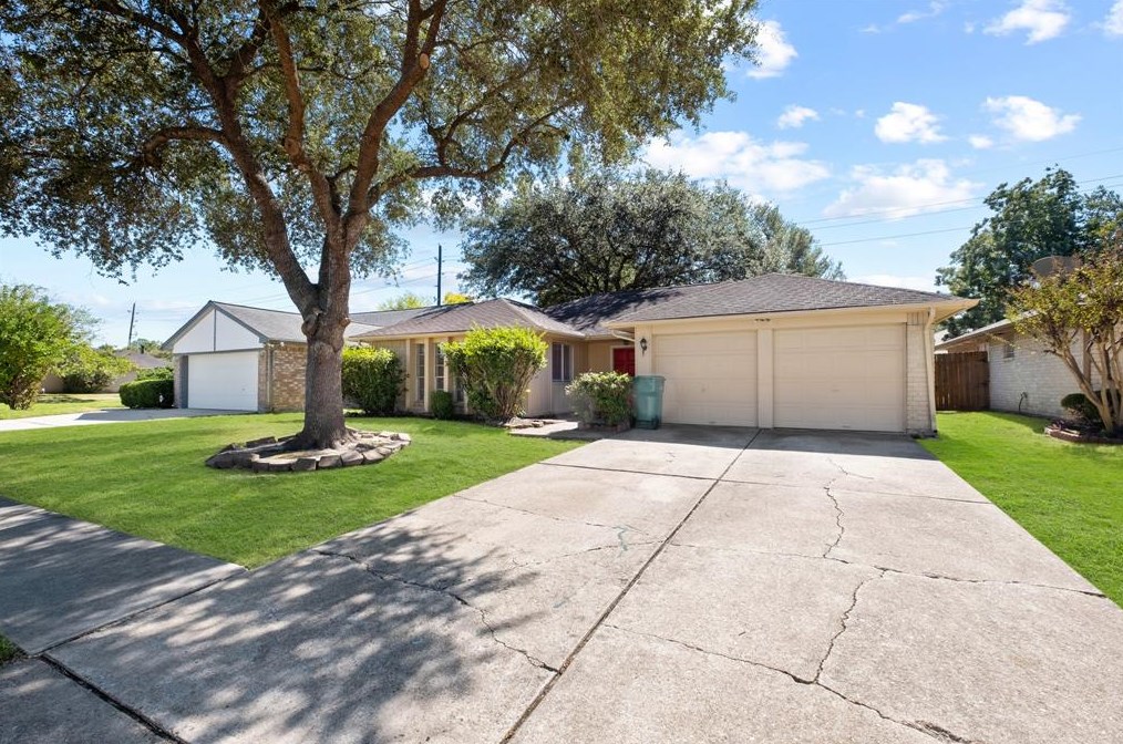 15907 Wingdale Dr, Houston, TX 77082