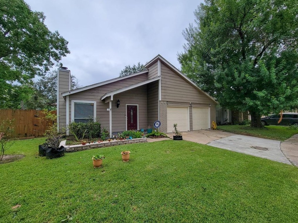 2914 Waypark Dr, Houston, TX 77082