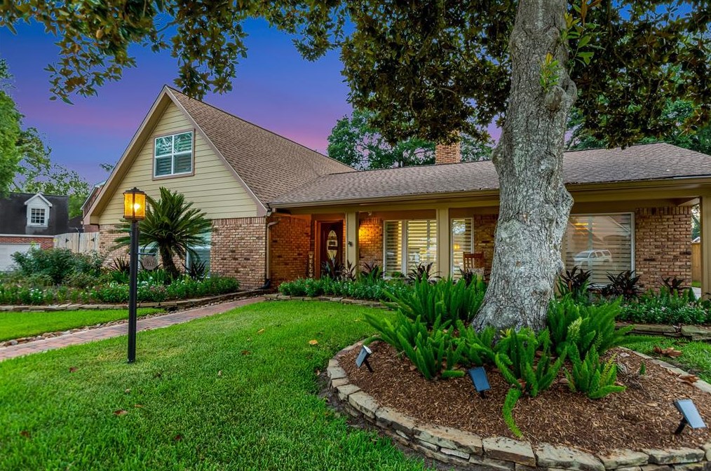 18630 Point Lookout Dr, Houston, TX 77058-4037