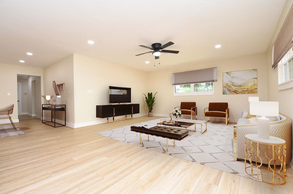 13923 Woodforest, Houston TX 77015 exterior