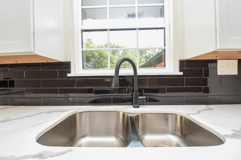 13923 Woodforest, Houston TX 77015 exterior