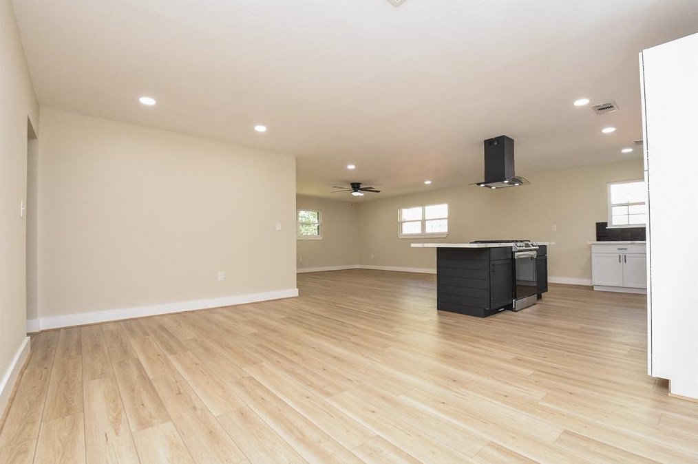 13923 Woodforest, Houston TX 77015 exterior