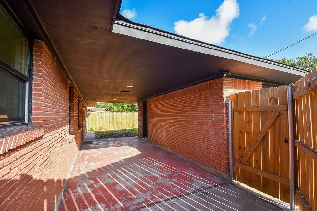 13923 Woodforest, Houston TX 77015 exterior