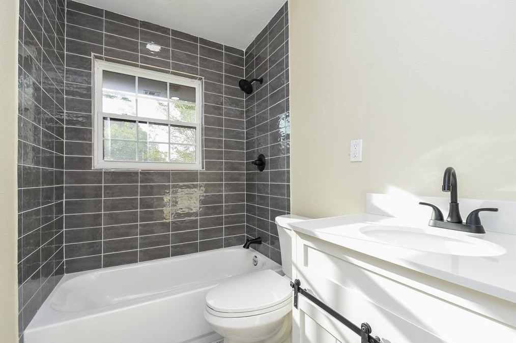 13923 Woodforest, Houston TX 77015 exterior