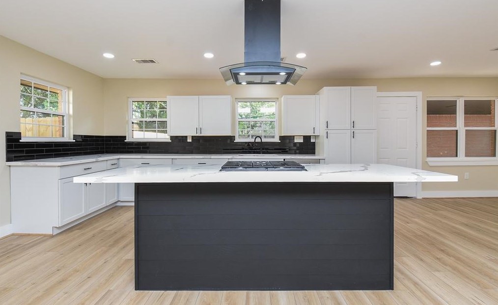 13923 Woodforest, Houston TX 77015 exterior