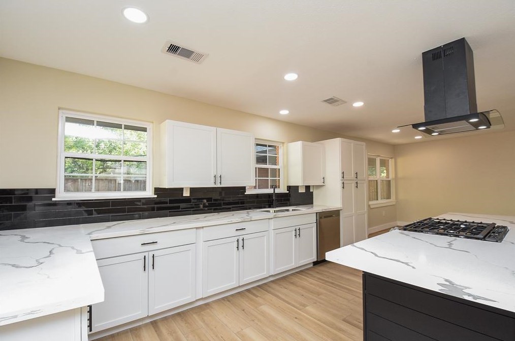 13923 Woodforest, Houston TX 77015 exterior