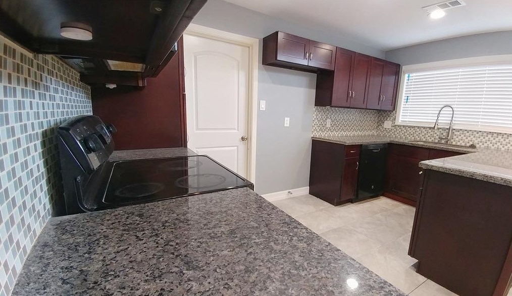 7906 Cedel, Houston TX  77055-1501 exterior