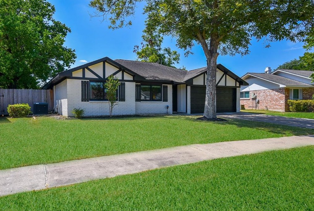 13719 Brightfield Dr, Sugar Land, TX 77498-2357