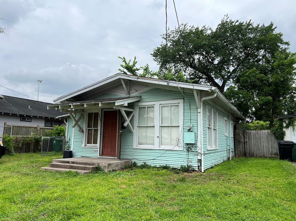3905 Cotswold St, Houston, TX 77009-5502