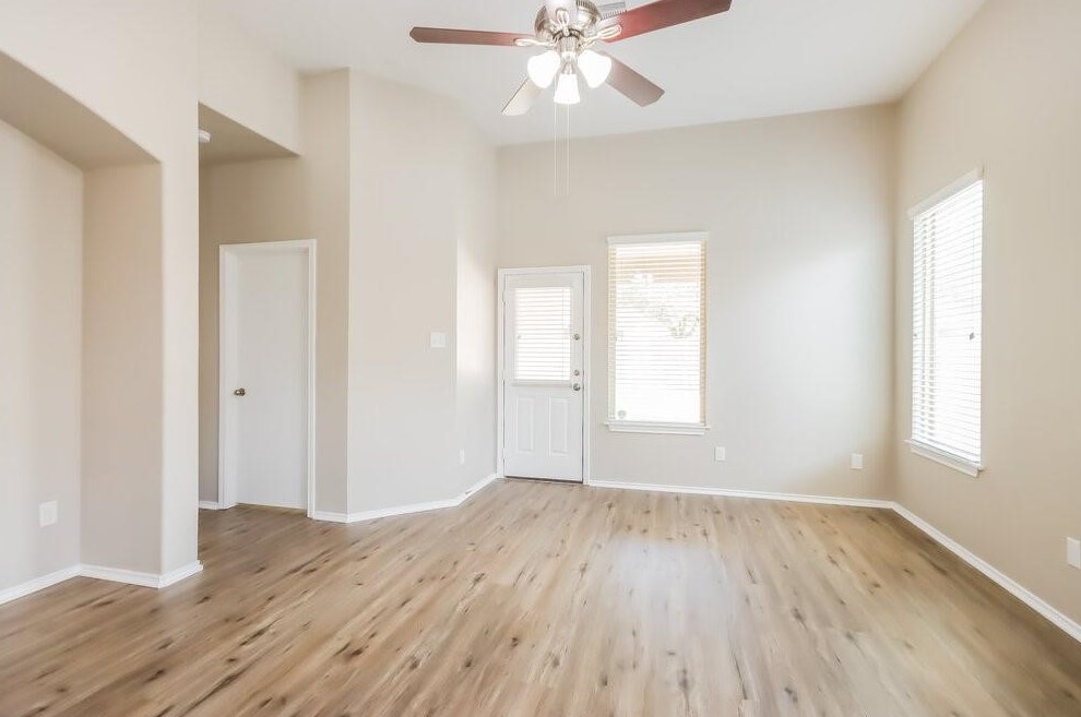 9414 Elliotts Ct, Conroe TX  77304-7203 exterior