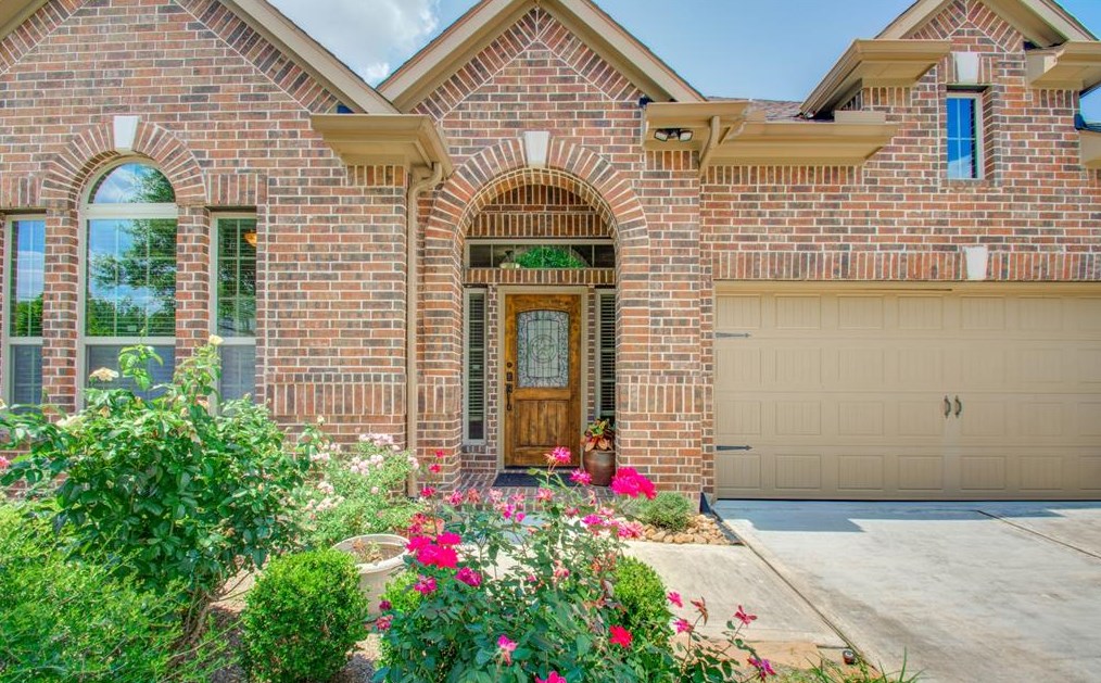 8215 Laughing Falcon Trl, Conroe, TX 77385