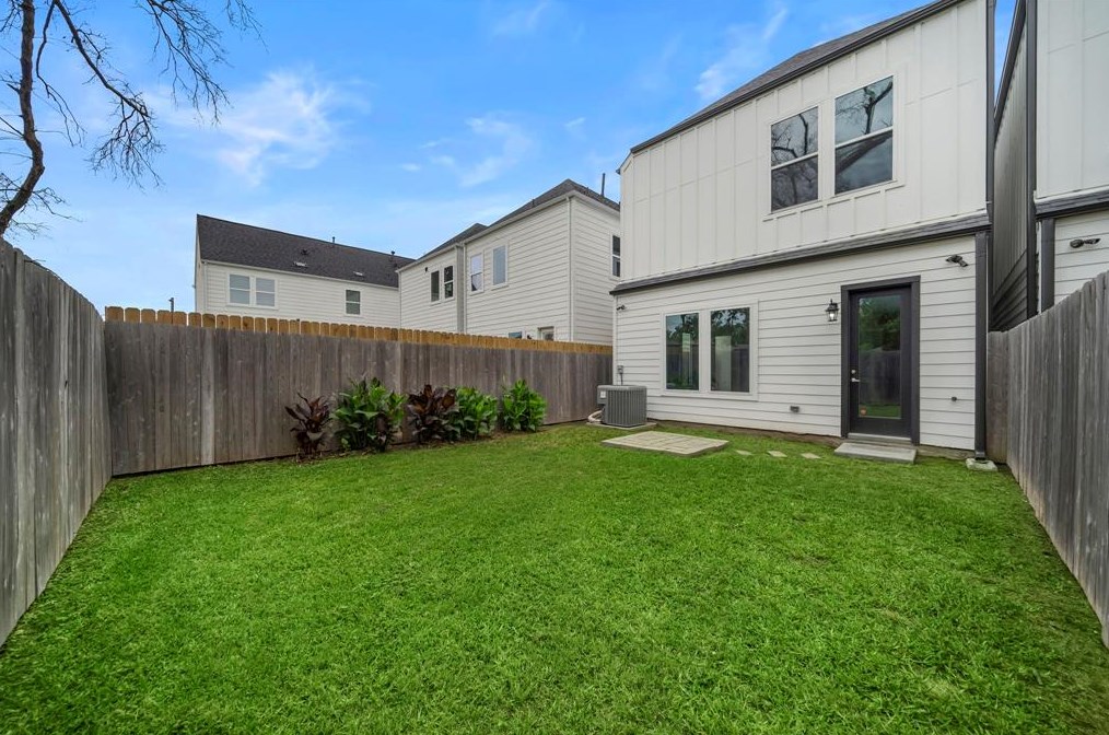 1411 Boswell St, Houston TX 77009-5906 exterior