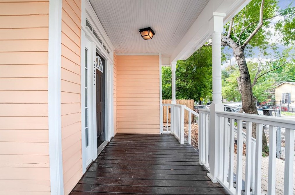 2220 Mckee St, Houston, TX 77009-8239