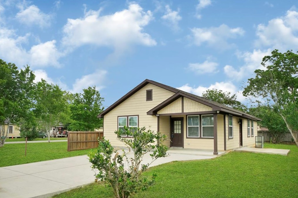 508 Center St, Richmond, TX 77469-2734