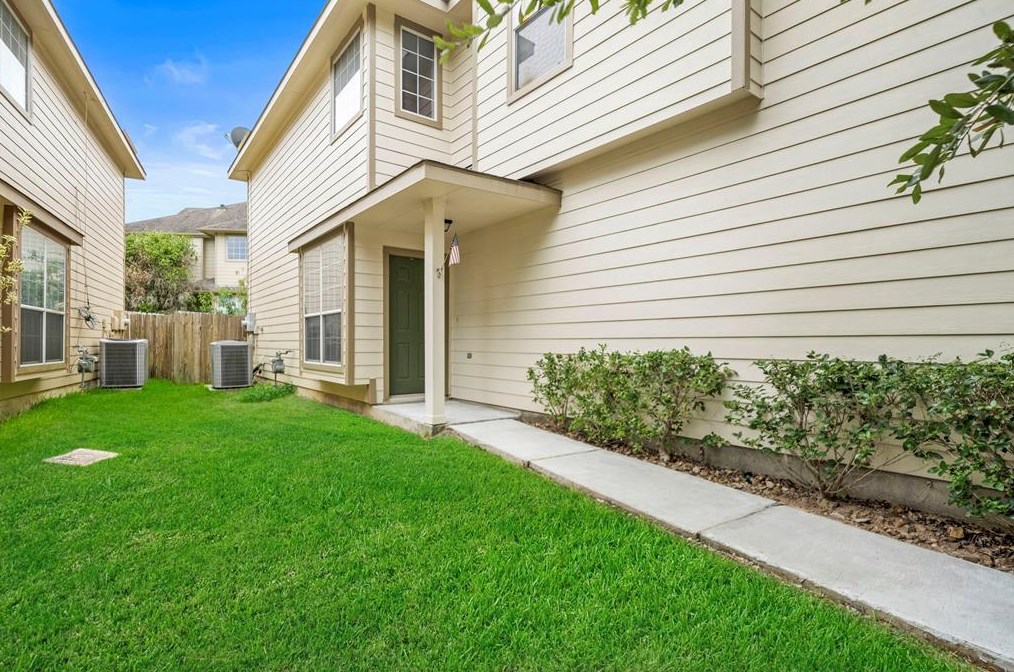 190 Burberry Park Cir, Spring TX  77382-5425 exterior