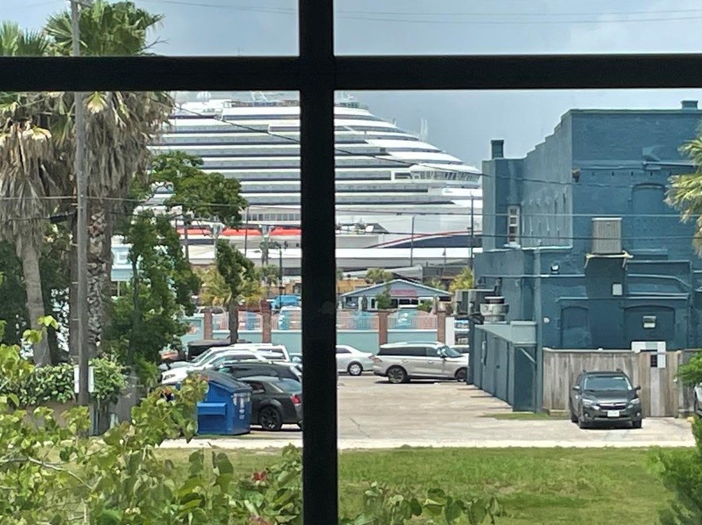 2715 Post Office St, Galveston, TX 77550