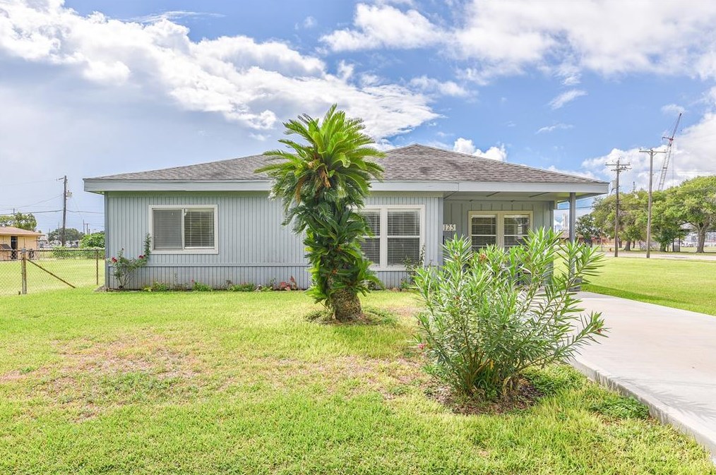 125 1st Ave N, Texas City, TX 77590
