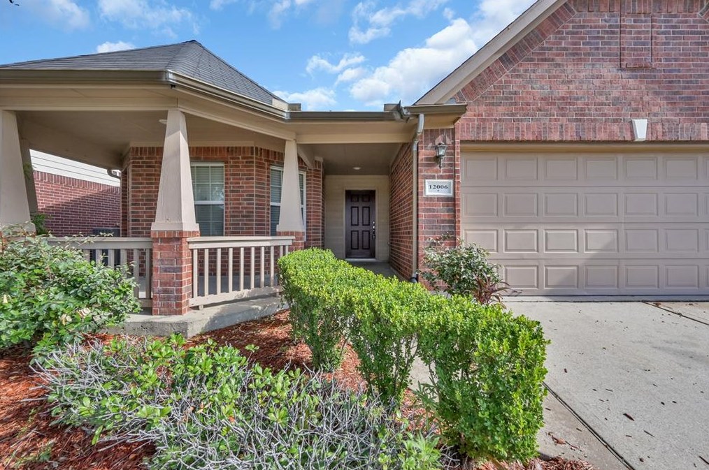 12006 Champions Walk Ln, Houston, TX 77066
