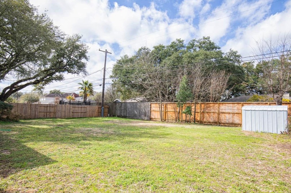 1633 Hollister St, Houston, TX 77055