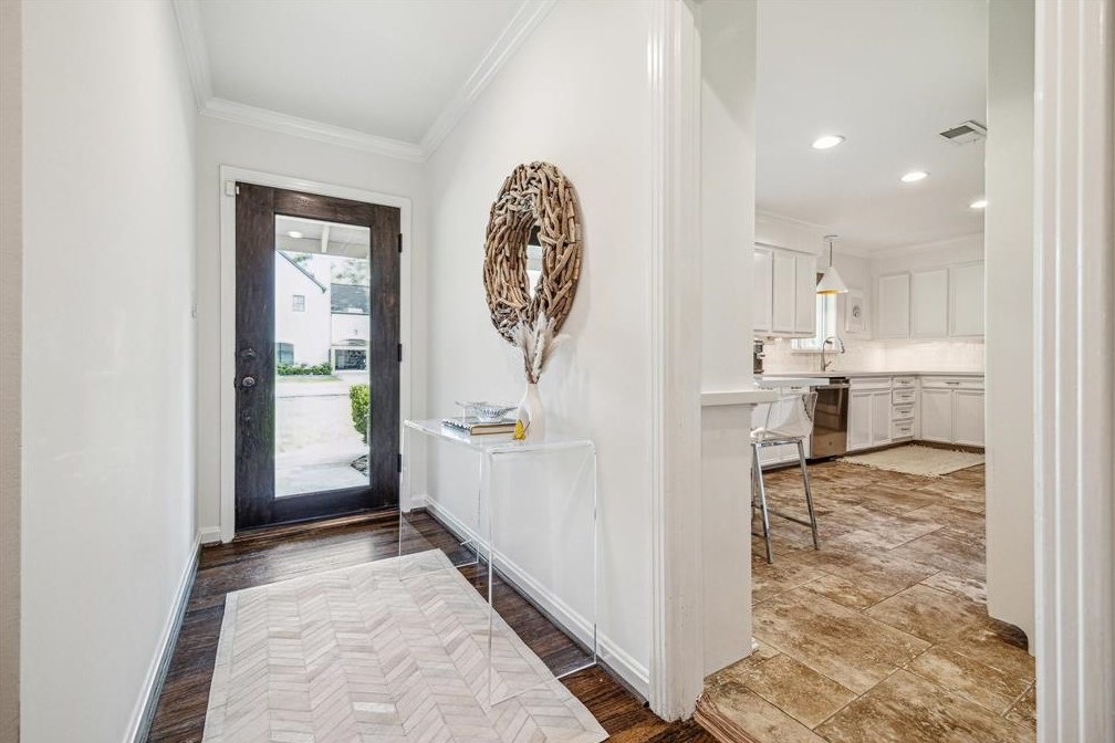 7718 Edgeway Dr, Houston TX  exterior