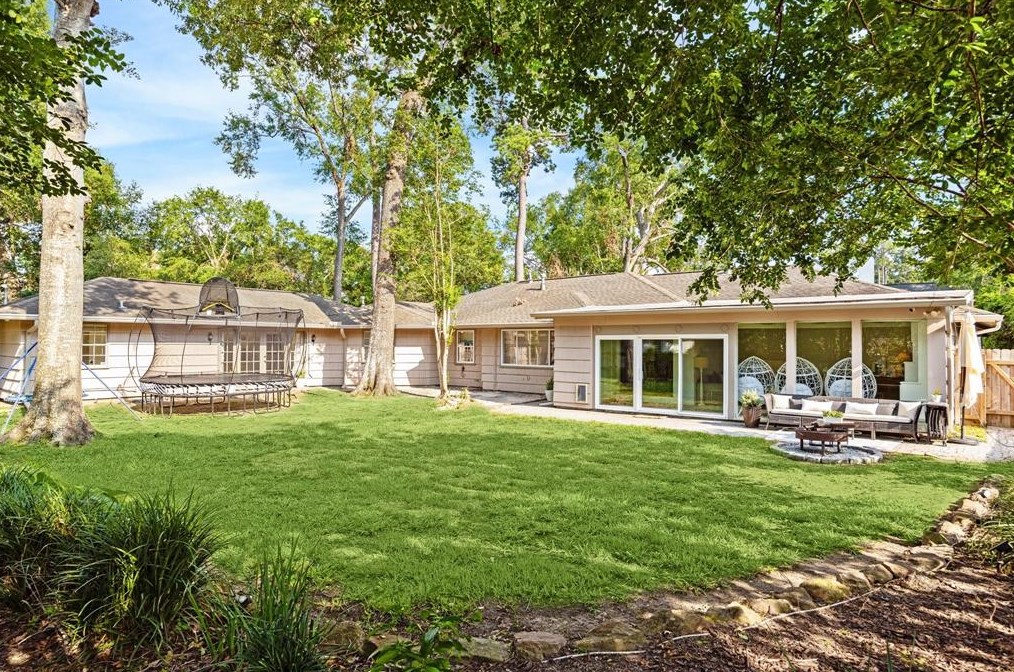 7718 Edgeway Dr, Houston TX  exterior