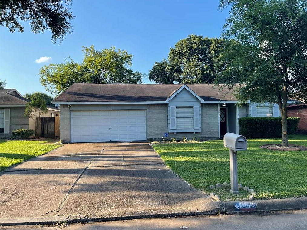9907 Sparrow St, Morgans Point, TX 77571