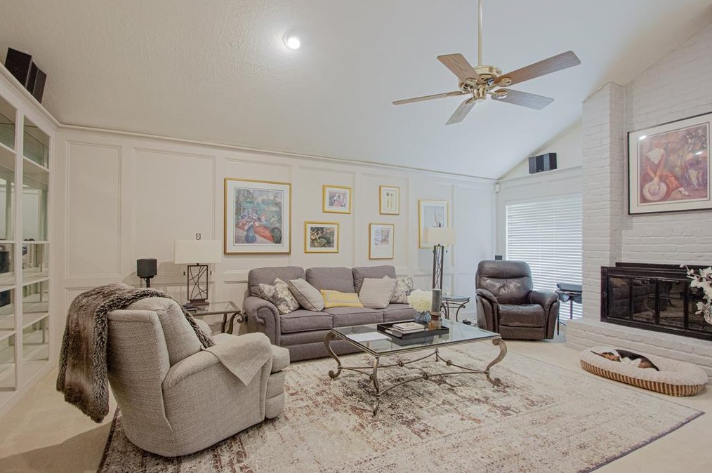 8320 Cedarspur Dr, Houston TX  77055-7520 exterior