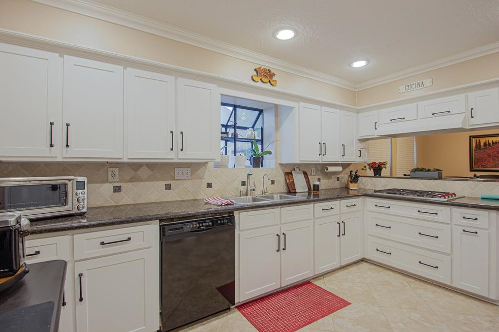 8320 Cedarspur Dr, Houston, TX 77055