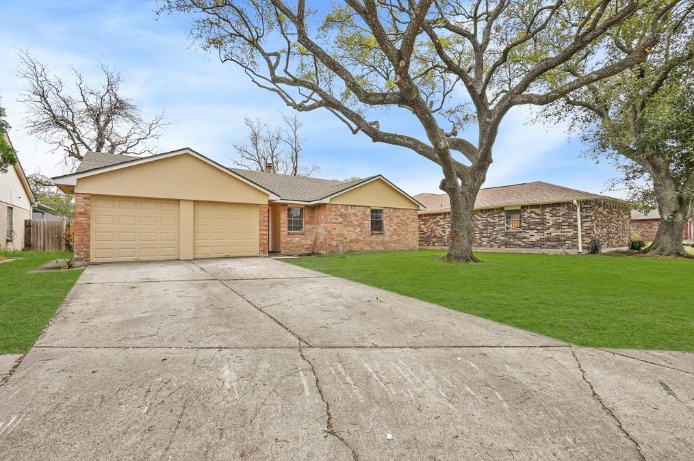 1366 Goswell Ln, Channelview, TX 77530