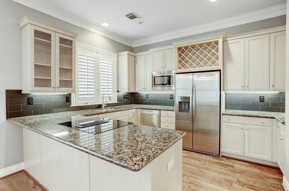 138 Oak Place Dr, Houston TX  77006-1788 exterior