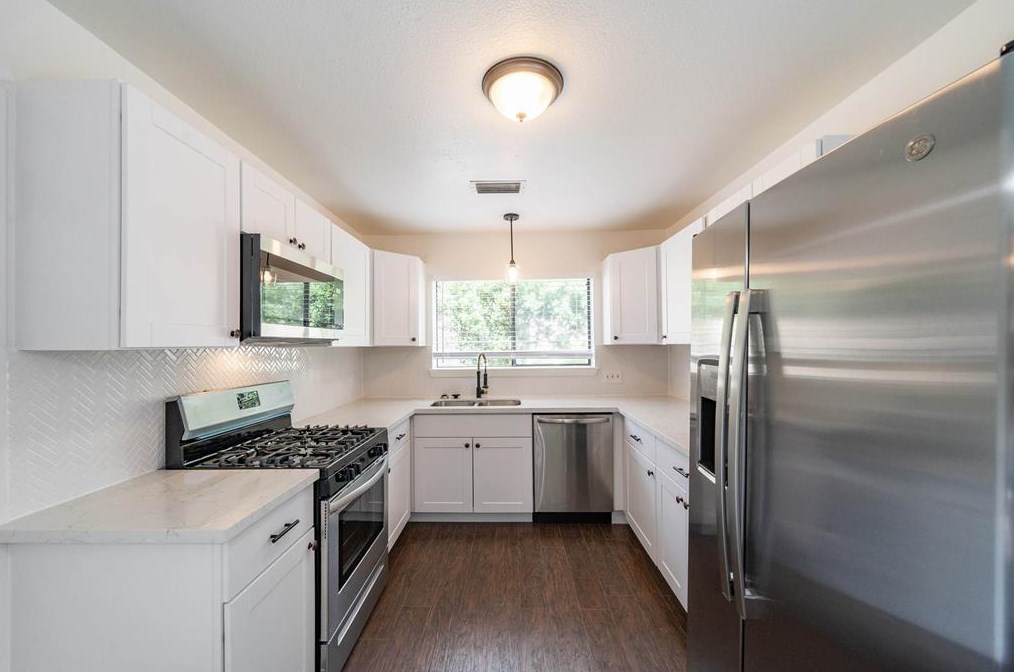 6327 Dawnridge Dr, Houston TX  77035-3963 exterior