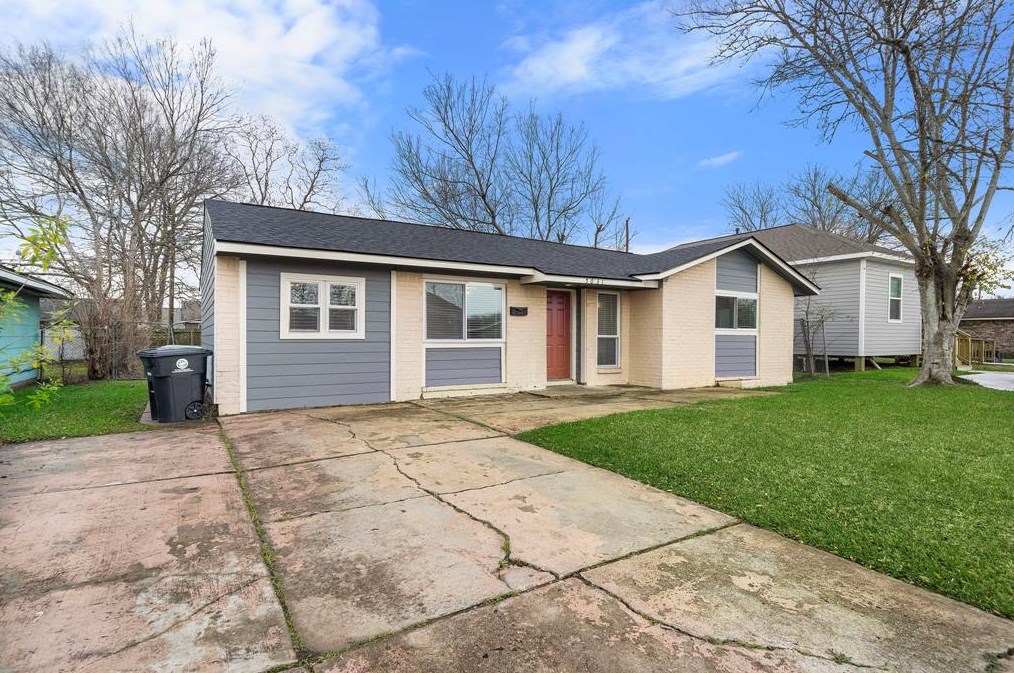 5031 Denoron Dr, Houston, TX 77048