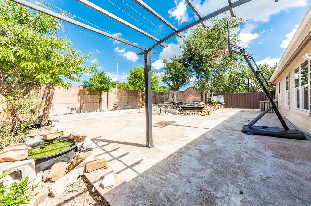 9302 Quercus Cir, Houston TX  77075-1362 exterior